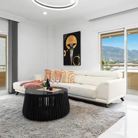 Vistas Al Mar En El Centro De Puerto Banus 3 4h Marbella