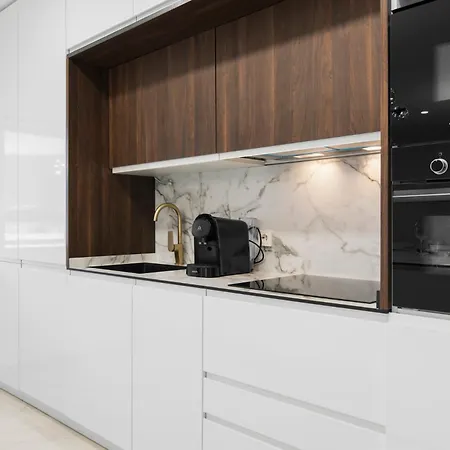 Vistas Al Mar En El Centro De Puerto Banus 3 4h