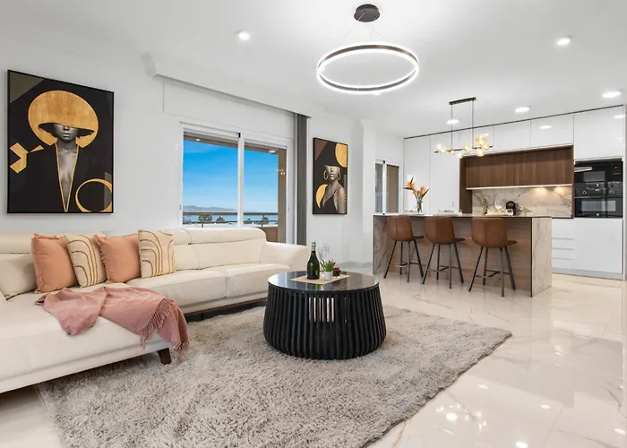 Vistas Al Mar En El Centro De Puerto Banus 3 4h شقة *