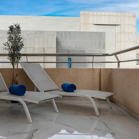 Vistas Al Mar En El Centro De Puerto Banus 3 4h Marbella