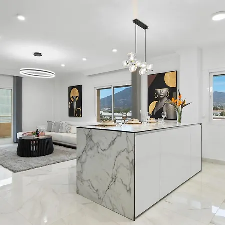 Vistas Al Mar En El Centro De Puerto Banus 3 4h Marbella