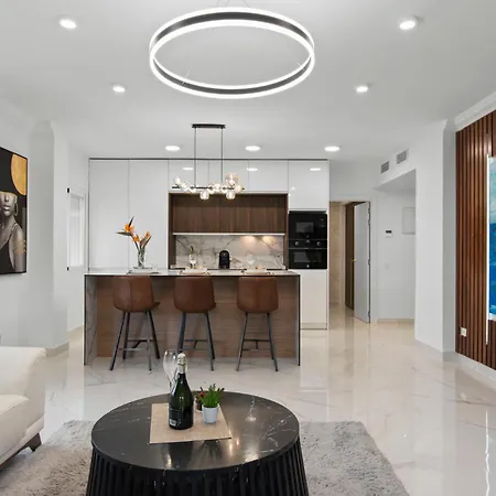 Vistas Al Mar En El Centro De Puerto Banus 3 4h *