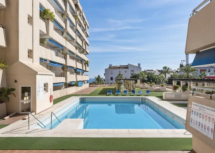 Vistas Al Mar En El Centro De Puerto Banus 3 4h Marbella