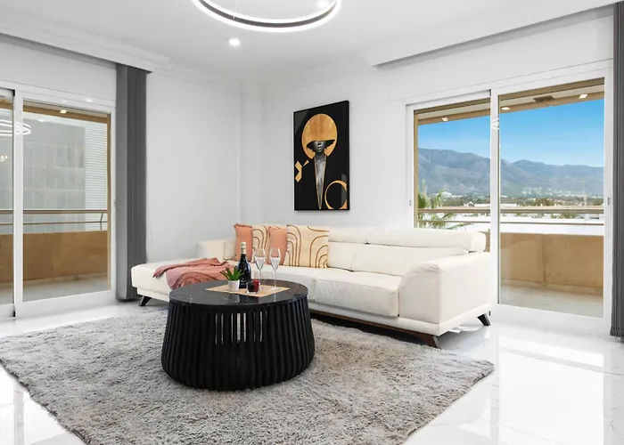 Vistas Al Mar En El Centro De Puerto Banus 3 4h Marbella