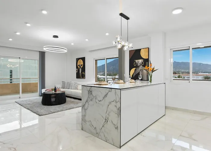 Vistas Al Mar En El Centro De Puerto Banus 3 4h Marbella